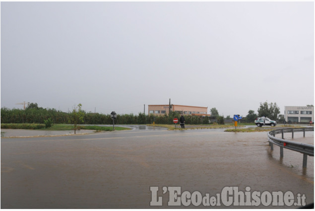 Un fiume in mezzo alle strade della valle Infernotto 