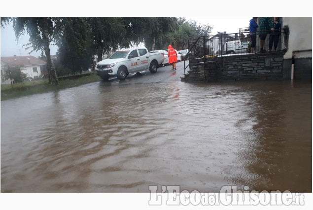 Un fiume in mezzo alle strade della valle Infernotto 