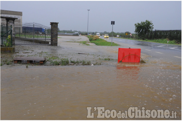 Un fiume in mezzo alle strade della valle Infernotto 