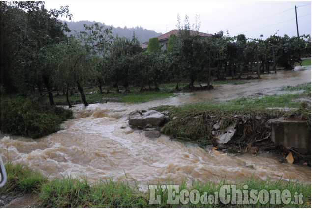 Un fiume in mezzo alle strade della valle Infernotto 