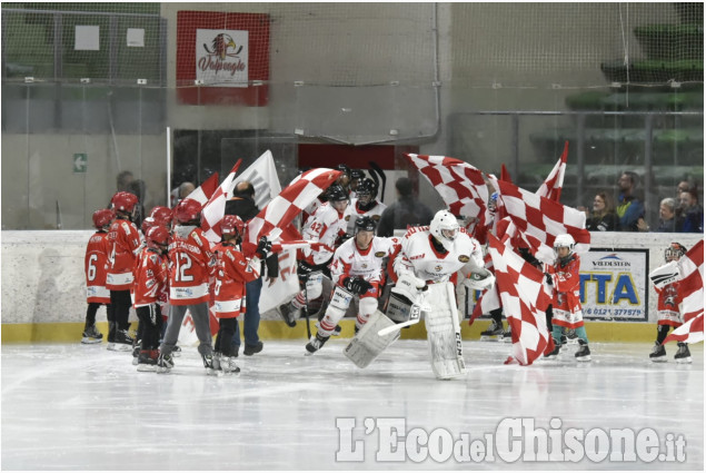 Le prime immagini della attesa serata dì hockey ghiaccio a Torre