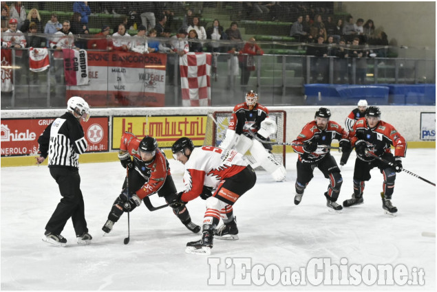 Le prime immagini della attesa serata dì hockey ghiaccio a Torre