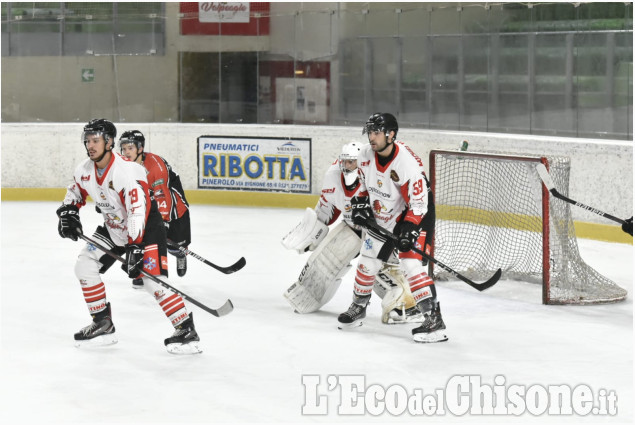 Le prime immagini della attesa serata dì hockey ghiaccio a Torre