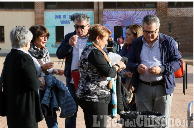 Vinovo: castagne in cascina, banco di beneficenza e giochi per bambini