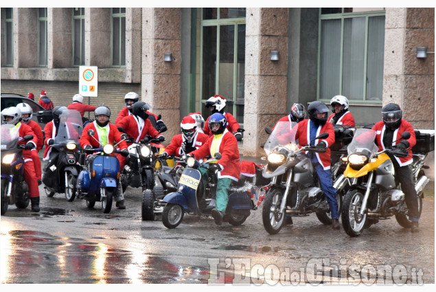 Pinerolo: Babbi Natale in moto