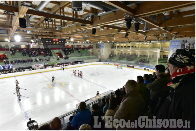 Hockey ghiaccio, emozionante serata al “Cotta”, Valpe in parità a metà match: 1 a 1
