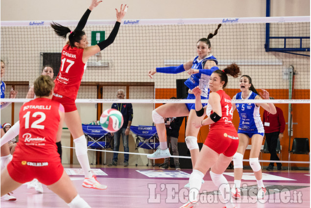 Volley A2 femminile Pinerolo sconfitta da Soverato
