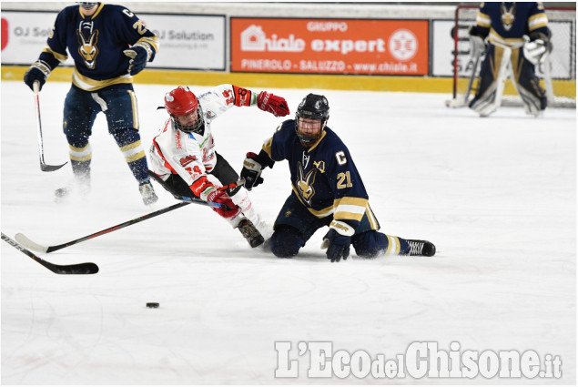 Hockey ghiaccio amichevole tra Bulldogs e college statunitense