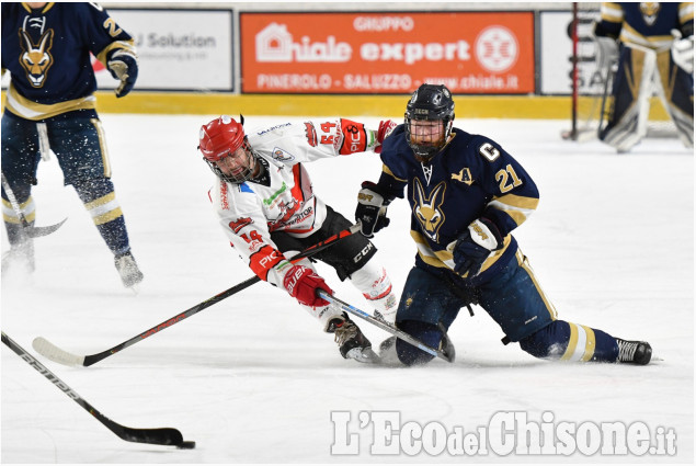 Hockey ghiaccio amichevole tra Bulldogs e college statunitense