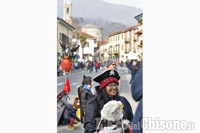 A Cumiana è ritornato il Carnevale con la sfilata dei carri 