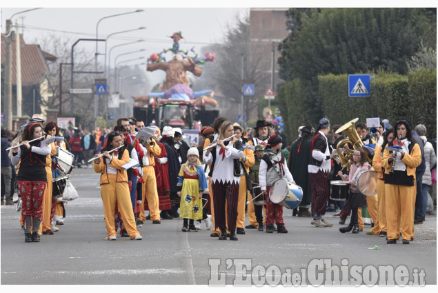 A Cumiana è ritornato il Carnevale con la sfilata dei carri 