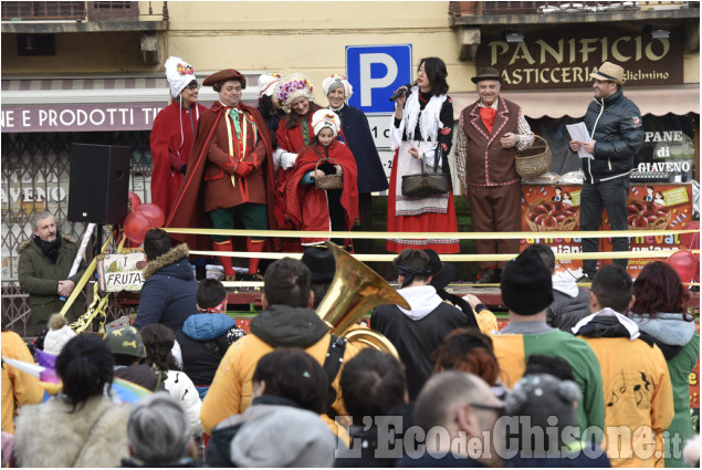 A Cumiana è ritornato il Carnevale con la sfilata dei carri 