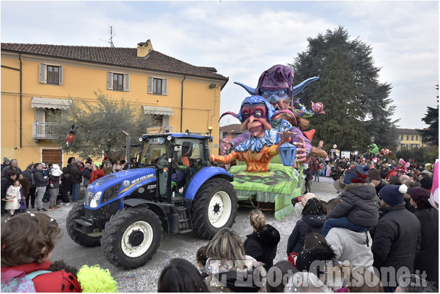 A Cumiana è ritornato il Carnevale con la sfilata dei carri 