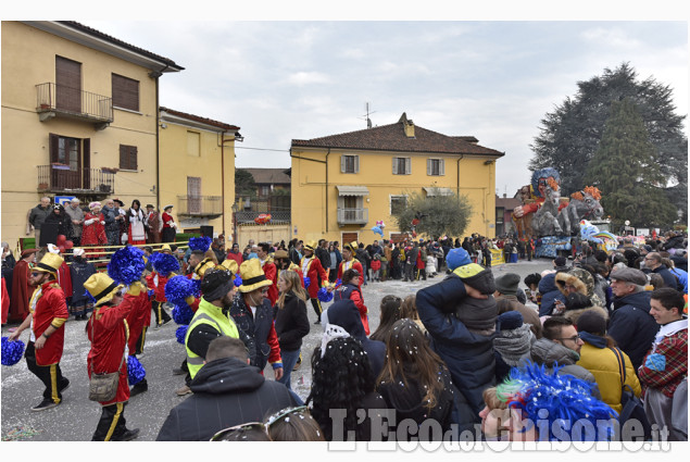 A Cumiana è ritornato il Carnevale con la sfilata dei carri 