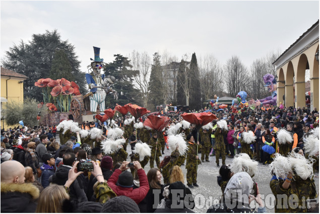 A Cumiana è ritornato il Carnevale con la sfilata dei carri 