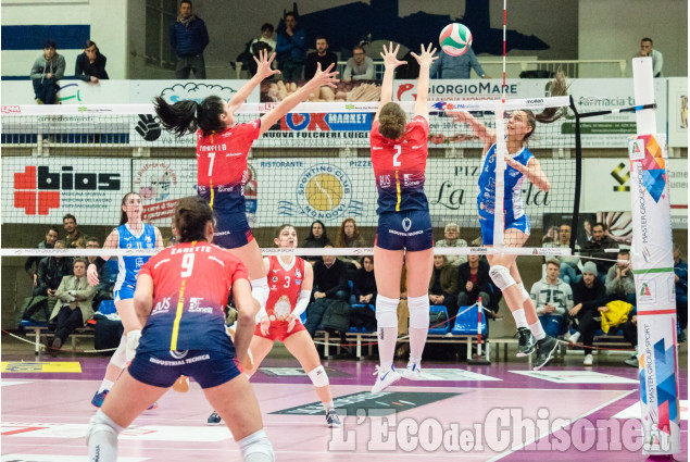 Volley, In Coppa Italia il derby piemontese di A2 donne: Pinerolo lotta con il forte Mondovì che passa il turno