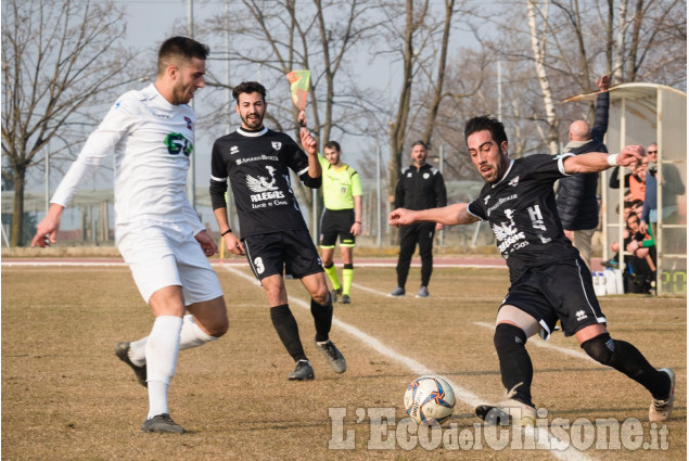 Calcio: il big match Saluzzo-Derthona termina con un pareggio a reti bianche