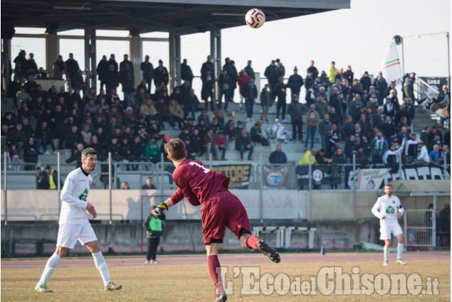 Calcio: il big match Saluzzo-Derthona termina con un pareggio a reti bianche