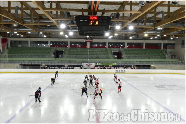 Hockey ghiaccio, nel deserto del "Cotta" dopo 40'Valpe avanti 3 a 1