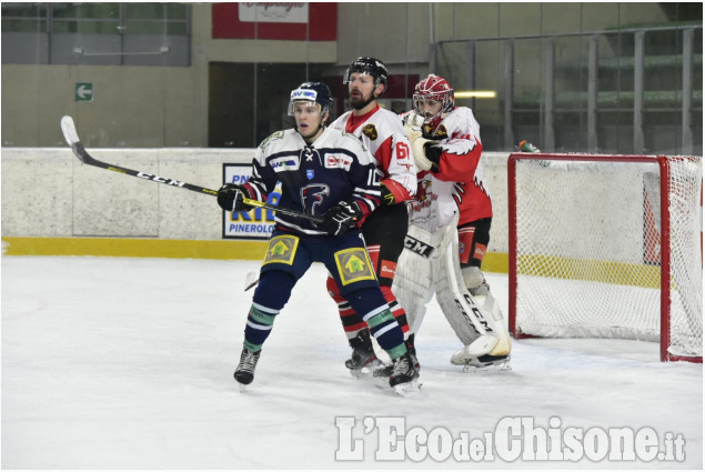 Hockey ghiaccio, nel deserto del "Cotta" dopo 40'Valpe avanti 3 a 1