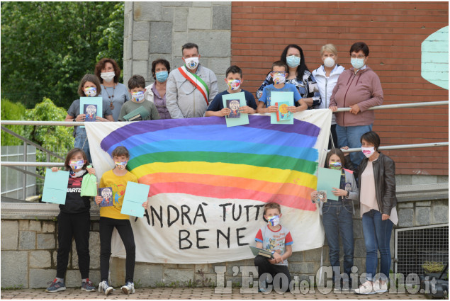 Ultimo giorno di scuola a Pomaretto con le mascherine disegnate dagli alunni