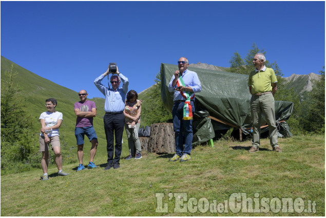 Usseaux: inaugurata a Pian dell'Alpe la panchina gigante