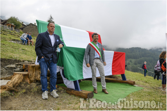 Pequerel è sempre più viva con la panchina gigante: ecco le immagini