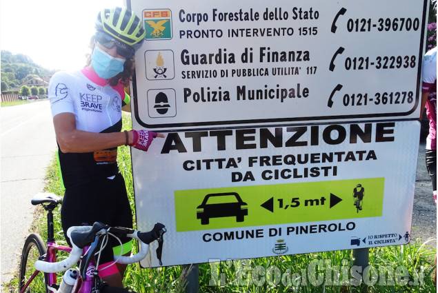 Paola Gianotti a Pinerolo, automobilisti rispettate i ciclisti