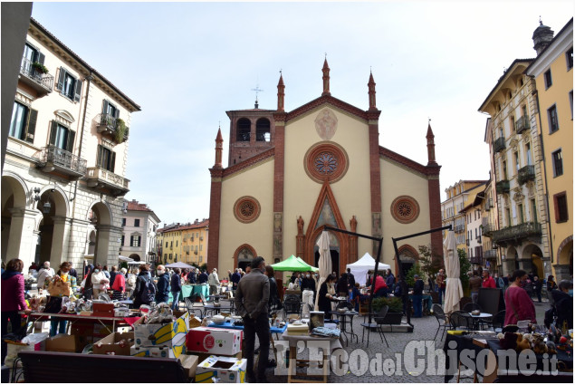 Pinerolo: Mercatino delle pulci