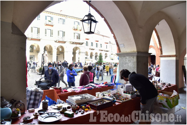 Pinerolo: Mercatino delle pulci