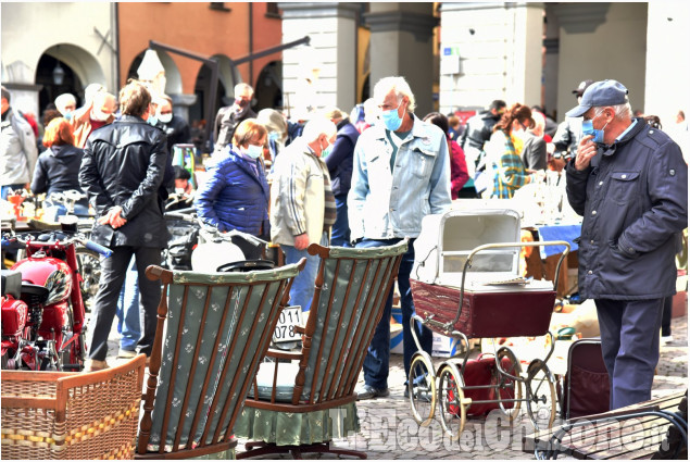 Pinerolo: Mercatino delle pulci