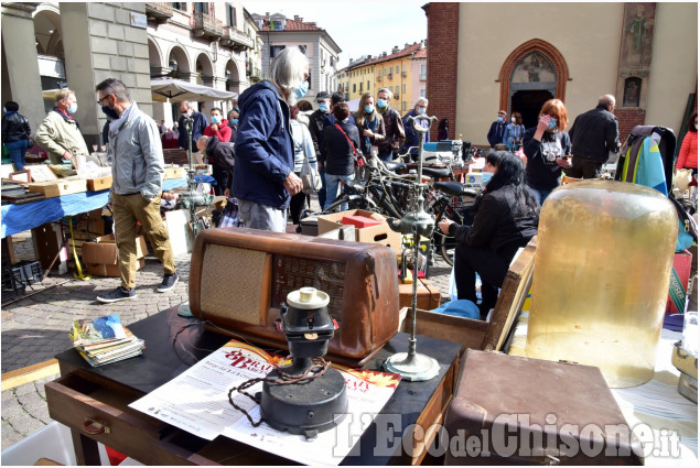 Pinerolo: Mercatino delle pulci