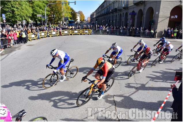 Giro d'Italia, il transito a Pinerolo verso il Sestriere