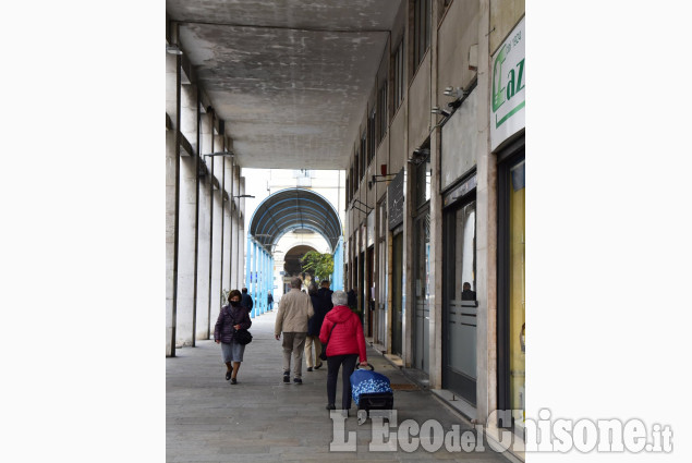 La immagini di Pinerolo in zona rossa: torna il lockdown