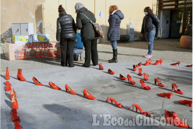 None: “L’amore non uccide”, l’iniziativa delle donne nonesi in piazza Donatori di Sangue