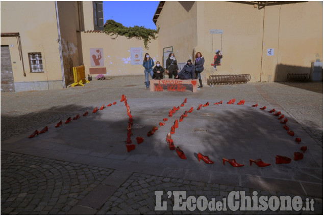 None: “L’amore non uccide”, l’iniziativa delle donne nonesi in piazza Donatori di Sangue