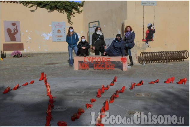 None: “L’amore non uccide”, l’iniziativa delle donne nonesi in piazza Donatori di Sangue