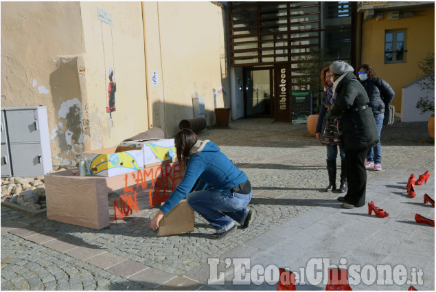 None: “L’amore non uccide”, l’iniziativa delle donne nonesi in piazza Donatori di Sangue