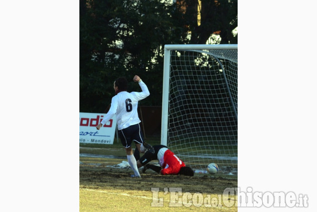 Pallone in rete, il gol del Pinerolo
