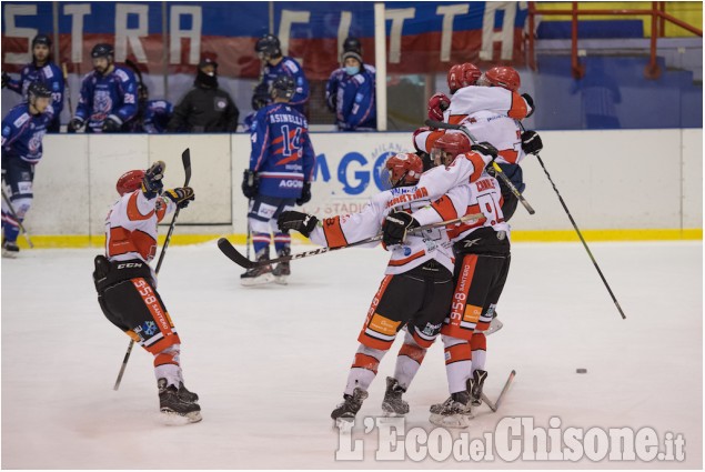 Hockey ghiaccio, la vittoria della Valpellice Bulldogs a Milano in Ihl1