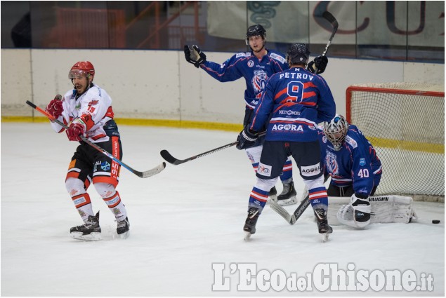 Hockey ghiaccio, la vittoria della Valpellice Bulldogs a Milano in Ihl1