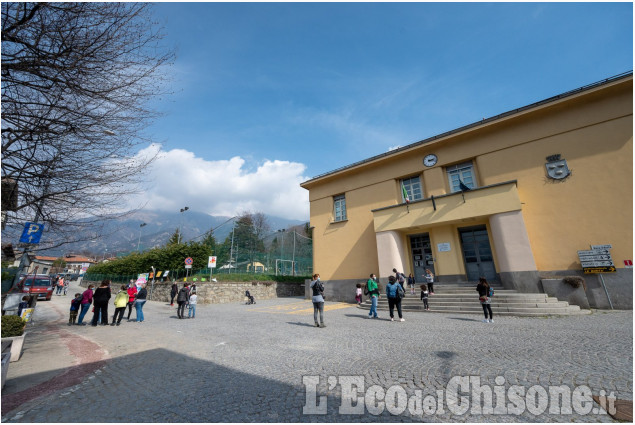 Proteste per tornare a scuola: le immagini da Perosa, Pomaretto, Fenestrelle e Pragelato