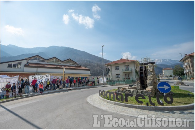 Proteste per tornare a scuola: le immagini da Perosa, Pomaretto, Fenestrelle e Pragelato