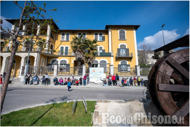 Proteste per tornare a scuola: le immagini da Perosa, Pomaretto, Fenestrelle e Pragelato