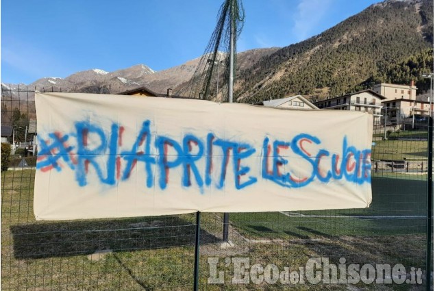 Proteste per tornare a scuola: le immagini da Perosa, Pomaretto, Fenestrelle e Pragelato