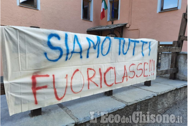 Proteste per tornare a scuola: le immagini da Perosa, Pomaretto, Fenestrelle e Pragelato