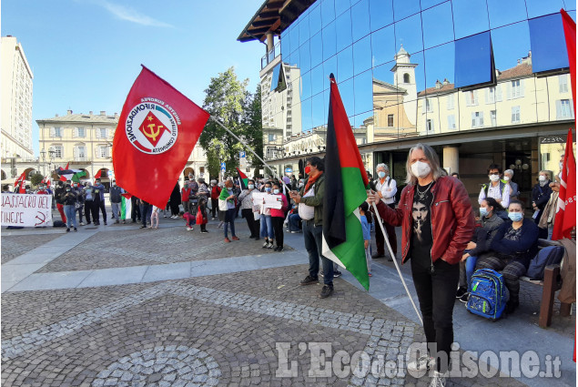 Pinerolo : Manifestazione in Piazza Facta  Pro Palestinesi