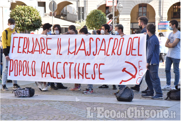 Pinerolo : Manifestazione in Piazza Facta  Pro Palestinesi