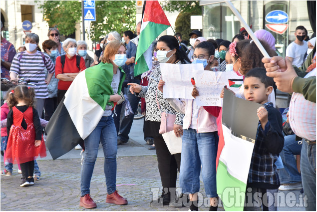 Pinerolo : Manifestazione in Piazza Facta  Pro Palestinesi