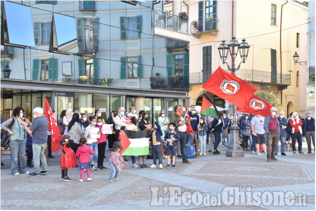 Pinerolo : Manifestazione in Piazza Facta  Pro Palestinesi